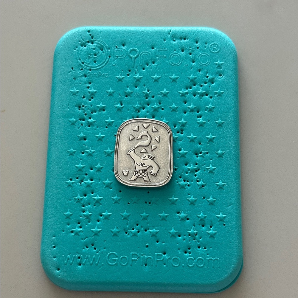 5/$30 Disney 2018 Hidden Mickey Maui tattoo CHASER pin